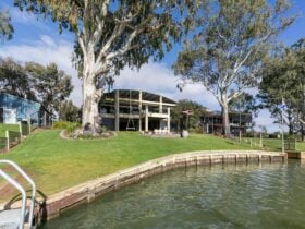 stunning holiday home on the banks of the Murray River