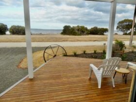 White Shells Holiday rental Front Deck to Beach