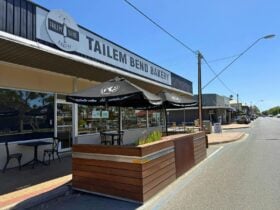 Outdoor seating at Tailem Bend Bakery