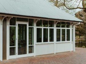 Botanic Lodge Restaurant - best lunch with a view in Adelaide. Lake side in Adelaide Botanic Garden.