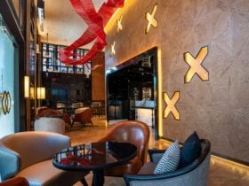 Deja Vu indicating decor and tables