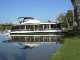 Galaxy Houseboat