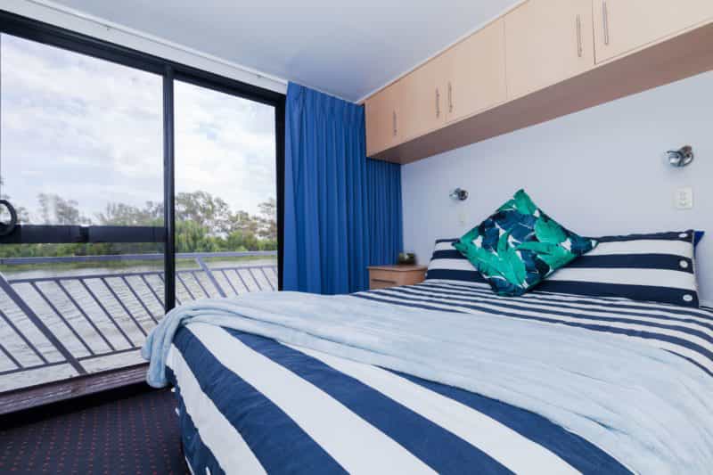 River Breez Houseboats