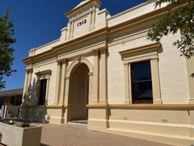 Exterior of the Loxton Institute building which houses visitor, library and history services.
