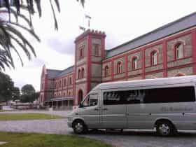 Entertainer Limousine