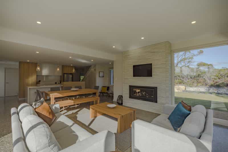 Baileys Beach House Lounge - Bay of Fires