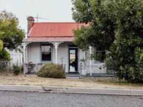 www.crookedchimneycottage.com