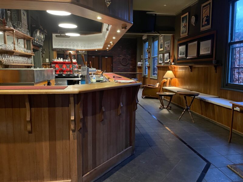 Lounge bar
