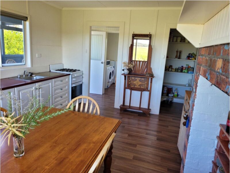 Dining room/kitchen
