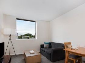 Mantra One Sandy Bay Road - Studio Apartment