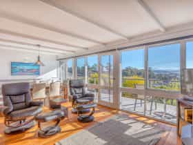 Mimosa House - Living area