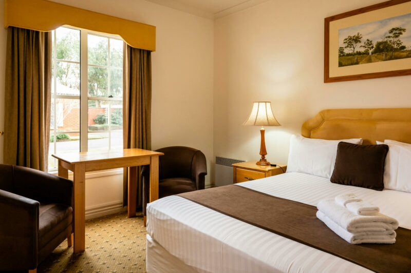 Queen room imterior Riverview at Ross