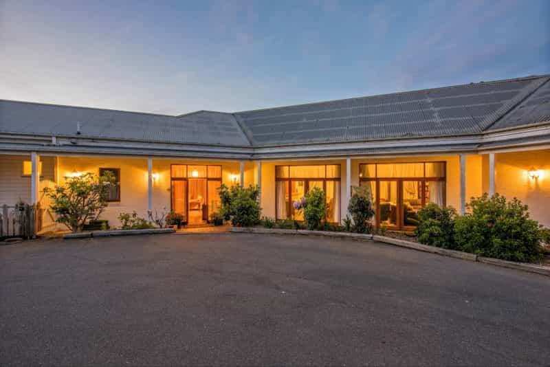 Front entrance to House and Cottage