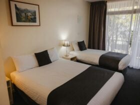 Queen & Single Room the shoreline hotel