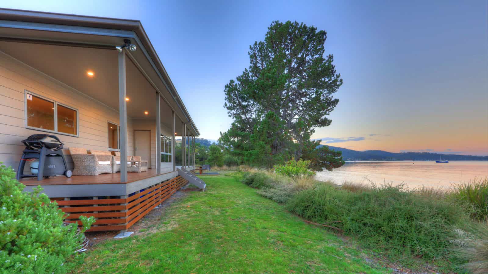 Luxury waterfront accommodation Tasmania