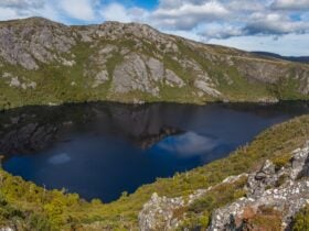 Mountain reflections on Crater Lake