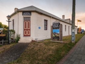 Family & Commercial Inn, Deloraine
