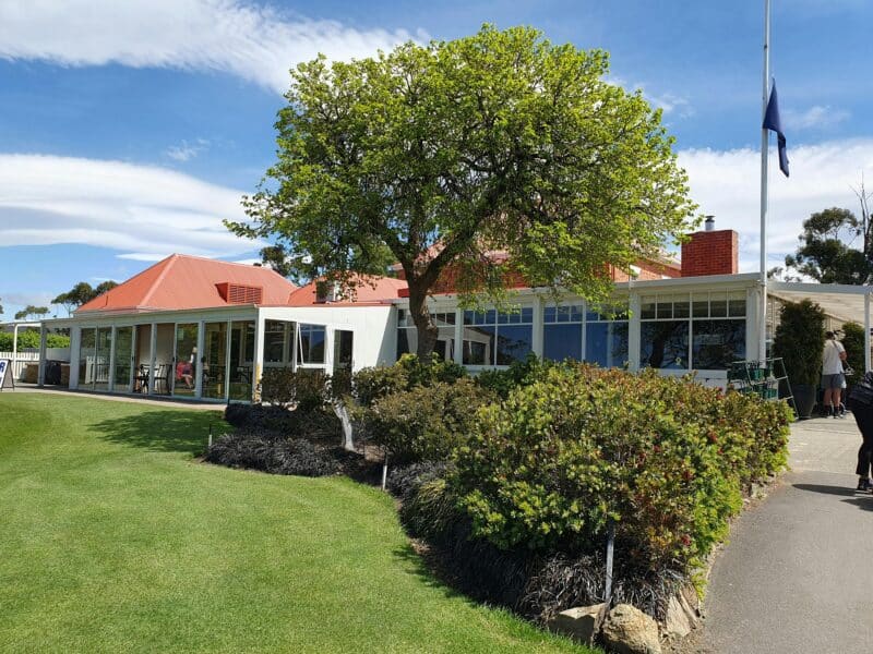 Clubhouse building at Kingston Beach Golf Course