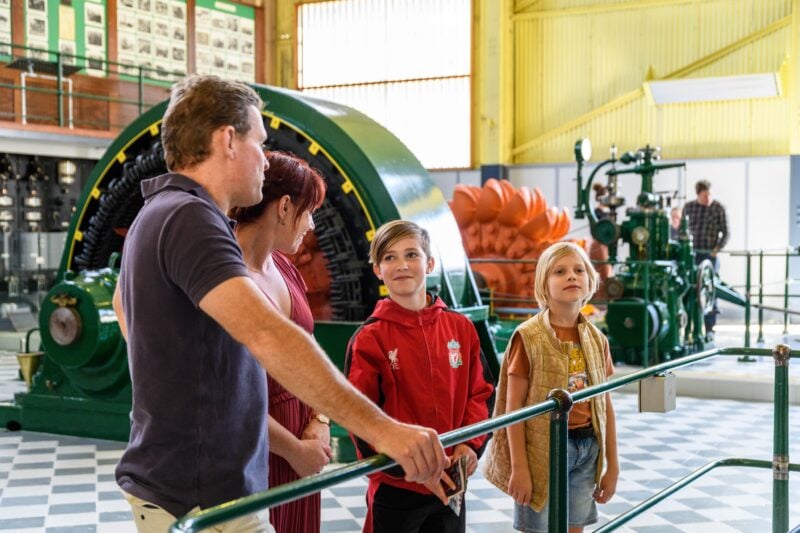 Family of two adults, 2 children in the turbine hall