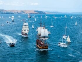 400+ wooden boats sail on the River Derwent