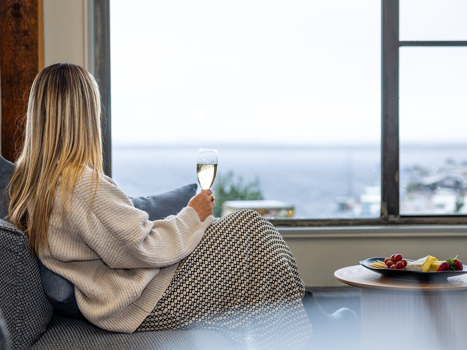 View 42 Restaurant & Bar | Relaxed windowside