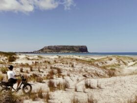 End of the beachside track, looking back at the "Stanley Nut" towering over the township.