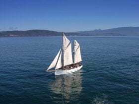 Rhona H under full sail
