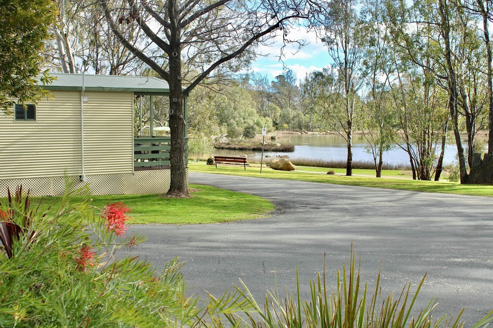 BIG4 Rutherglen Holiday Park cabin with Lake King view