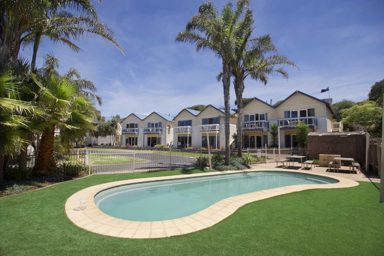 Pool by day