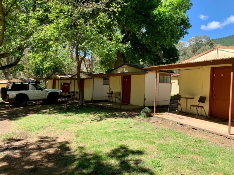 accom