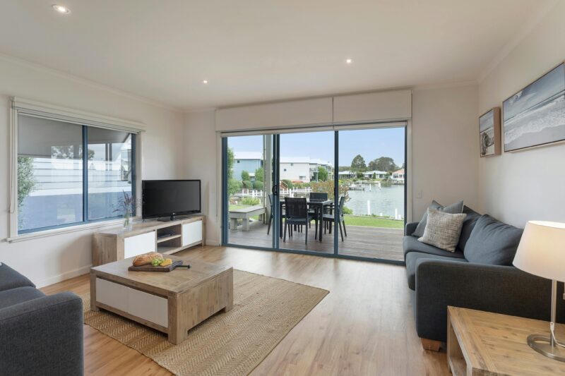 Captains Cove waterfront accommodation Paynesville