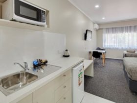 Queen and Single with Kitchenette
