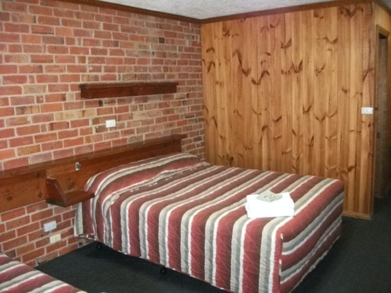 Please note room photos are old and rooms are in process of being updated. New photos coming soon.