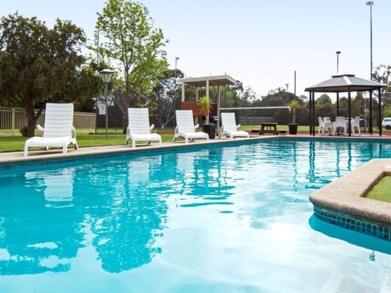 RELAX BY THE POOL, PLAY TENNIS