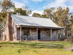 Redgum Log Cottage