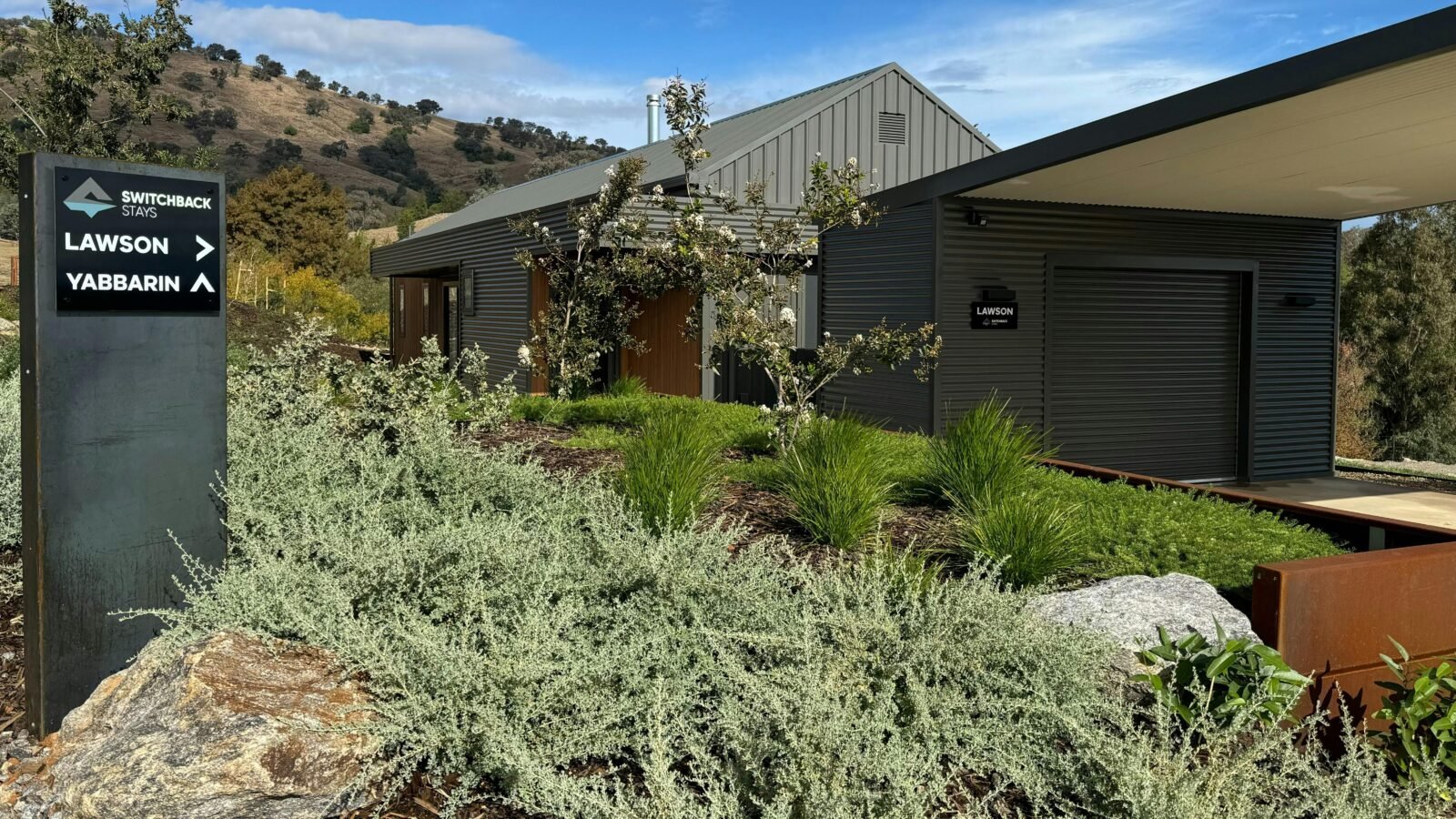Picture of lodge and landscaping