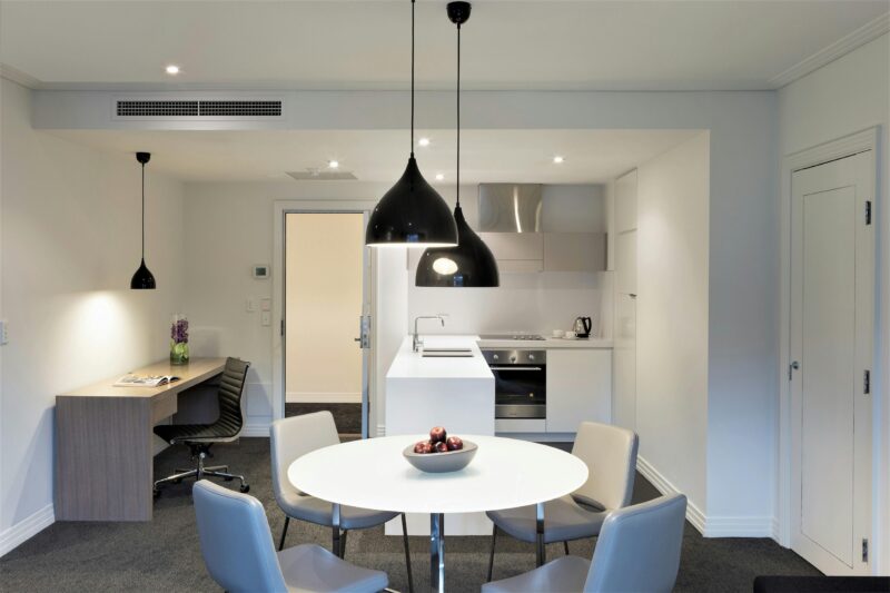 Full Kitchen or Kitchenette