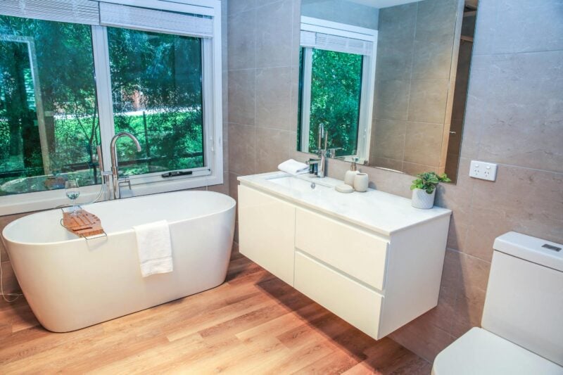 THE POACHED PEAR MASTER BATHROOM