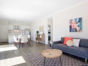 Yea Springs holiday accommodation exceptionally spacious lounge, dining a kitchen area
