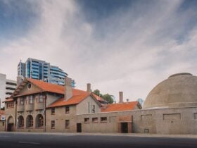 Image of the heritage-listed building from Flinders St