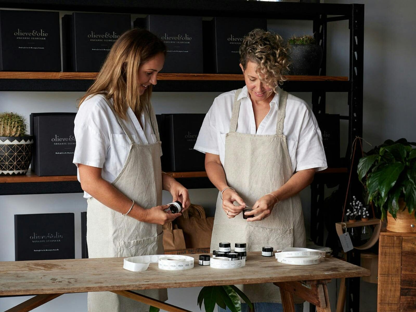 Siggy and Tonika labelling lip balms