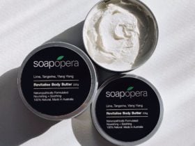 A concentrated blend of nourishing plant and nut extracts increases your skin hydration naturally.