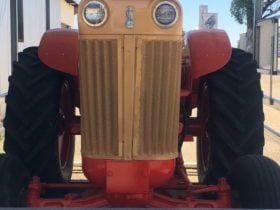 Tractor Goorambat