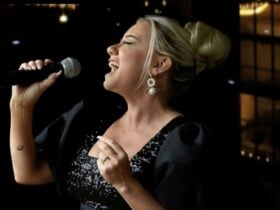 Woman singing with a microphone