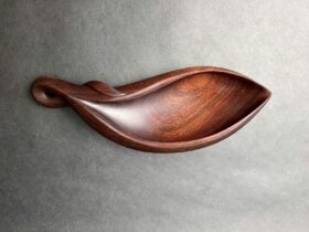 Woodcarved wavy sculpture