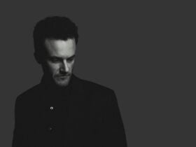 A lone baritone looking down contemplates the darkness