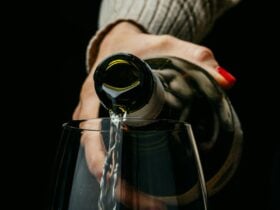 Wine pour