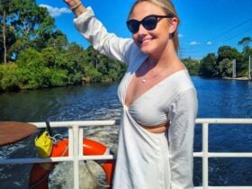 girl holding a drink while cruising on the Yarra