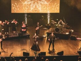 a Fleetwood Mac tribute on stage