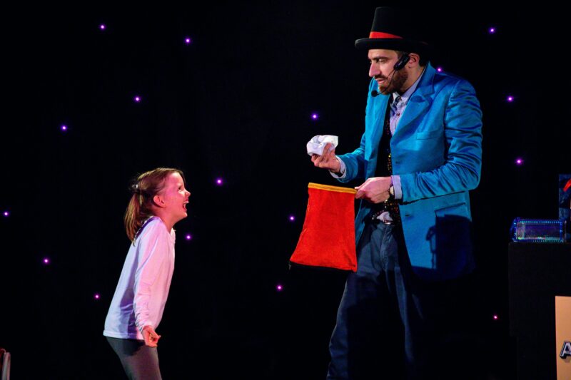 Armando entertains a small kid smiling